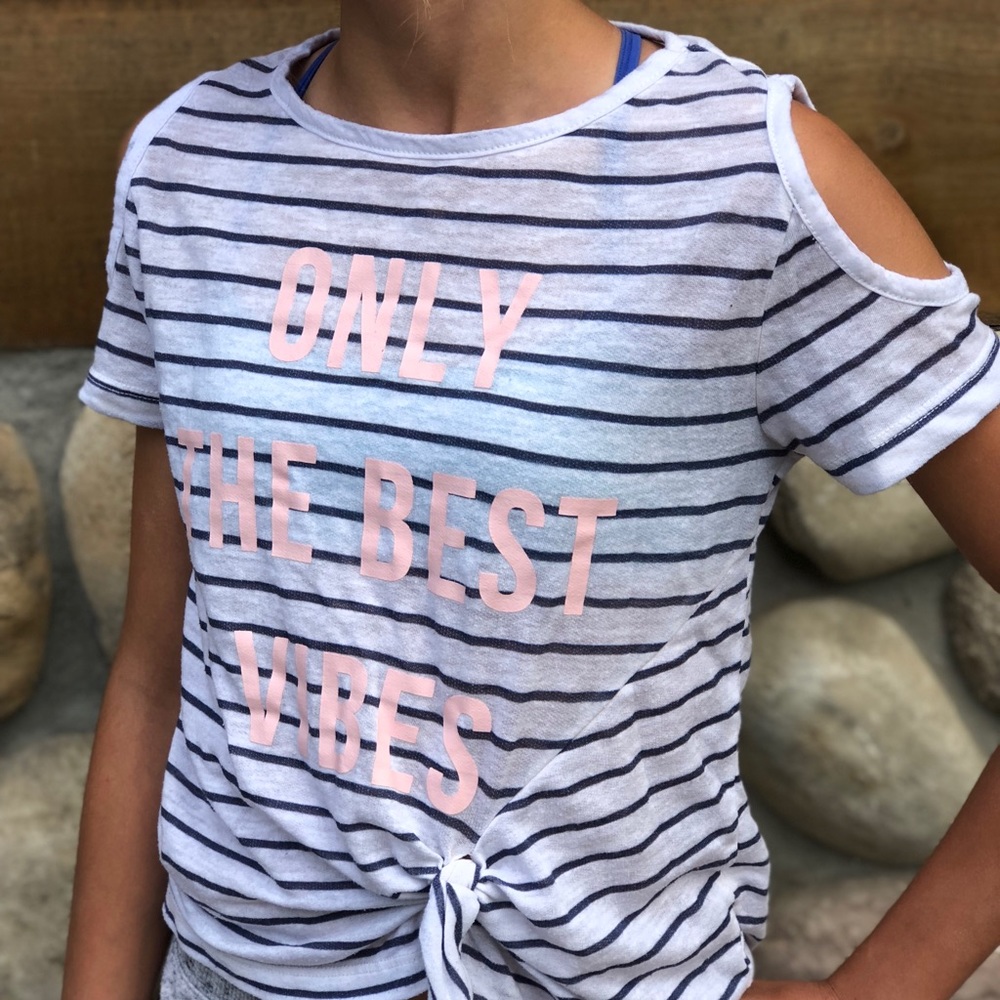 ONLY THE BEST VIBES striped T